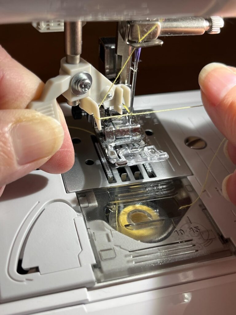 Brother XR9550 vs CS7000X — discover which machine handles thick fabrics and long projects better.