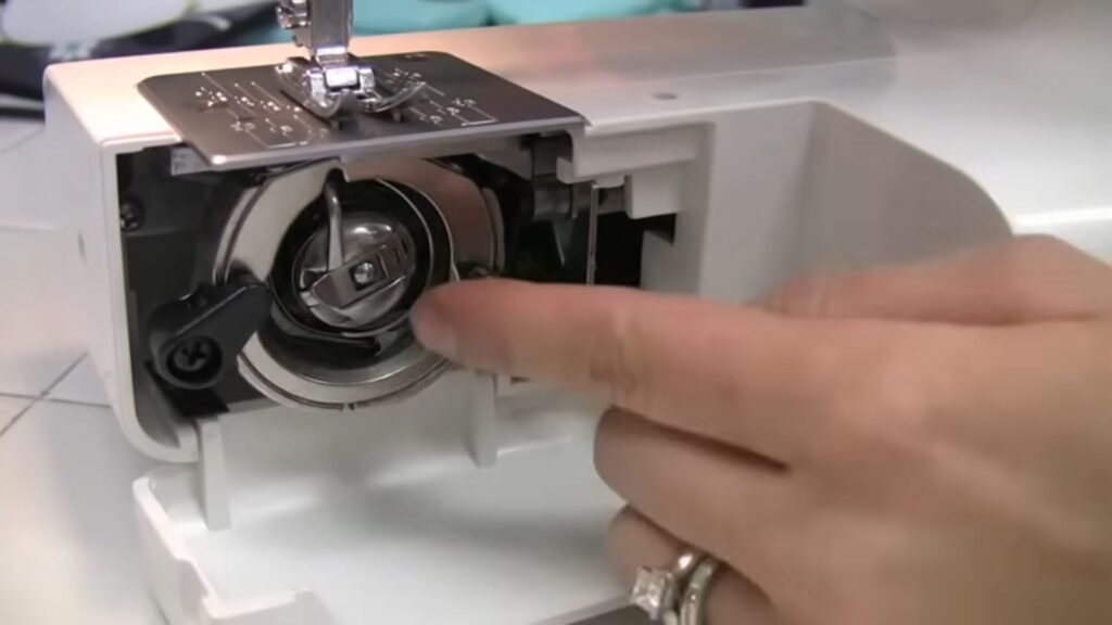 Our Janome 2212 Review highlights the key benefits of this simple mechanical machine and who will benefit from it most.
