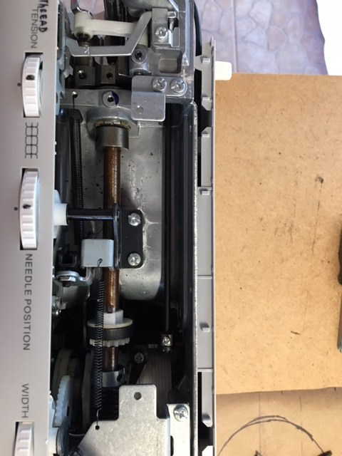 Singer 6380 vs 4423 buying guide reveals which machine offers better performance, reliability, and overall sewing experience.