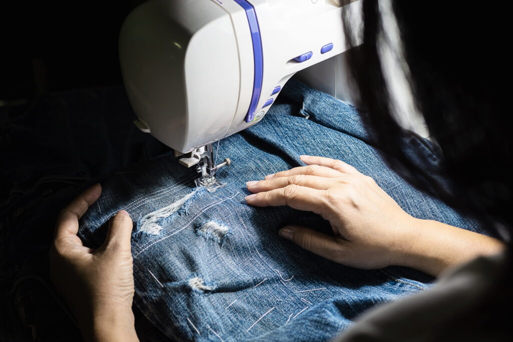 Check out our top picks for the best handheld sewing machine for jeans and find the right tool for your denim repair needs.
