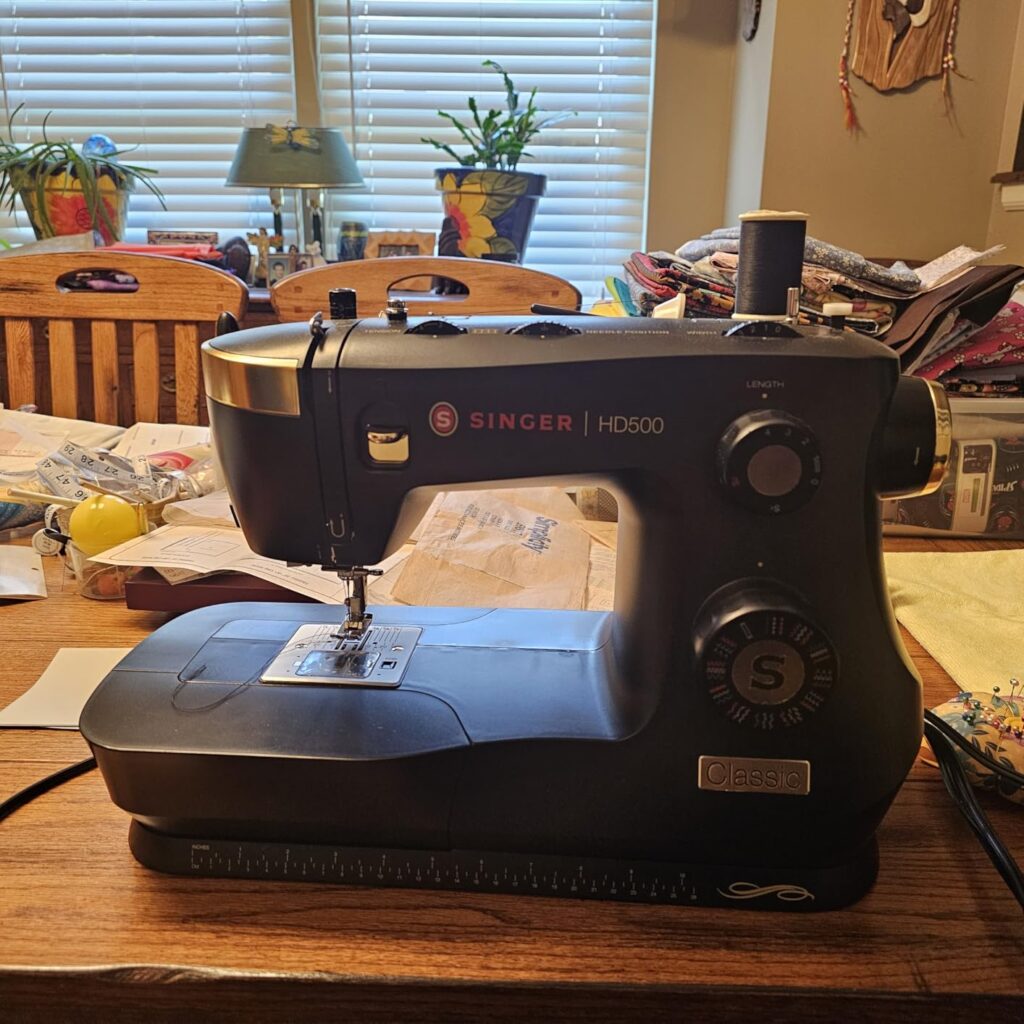 Singer HD500 vs 4432: We compare both models in detail so you can quickly see which heavy-duty sewing machine deserves your money.
